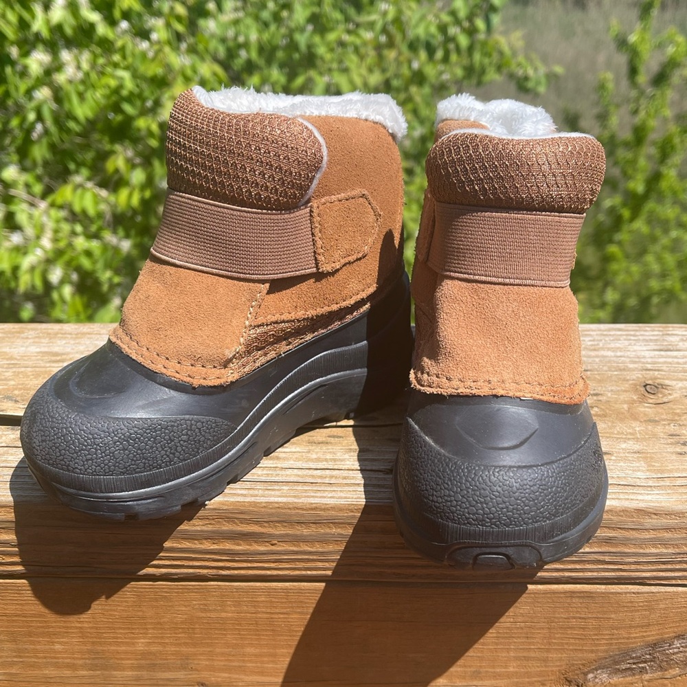 The North Face Tan and Black Rain & Snow Boots with Waterproof Shell - like new!